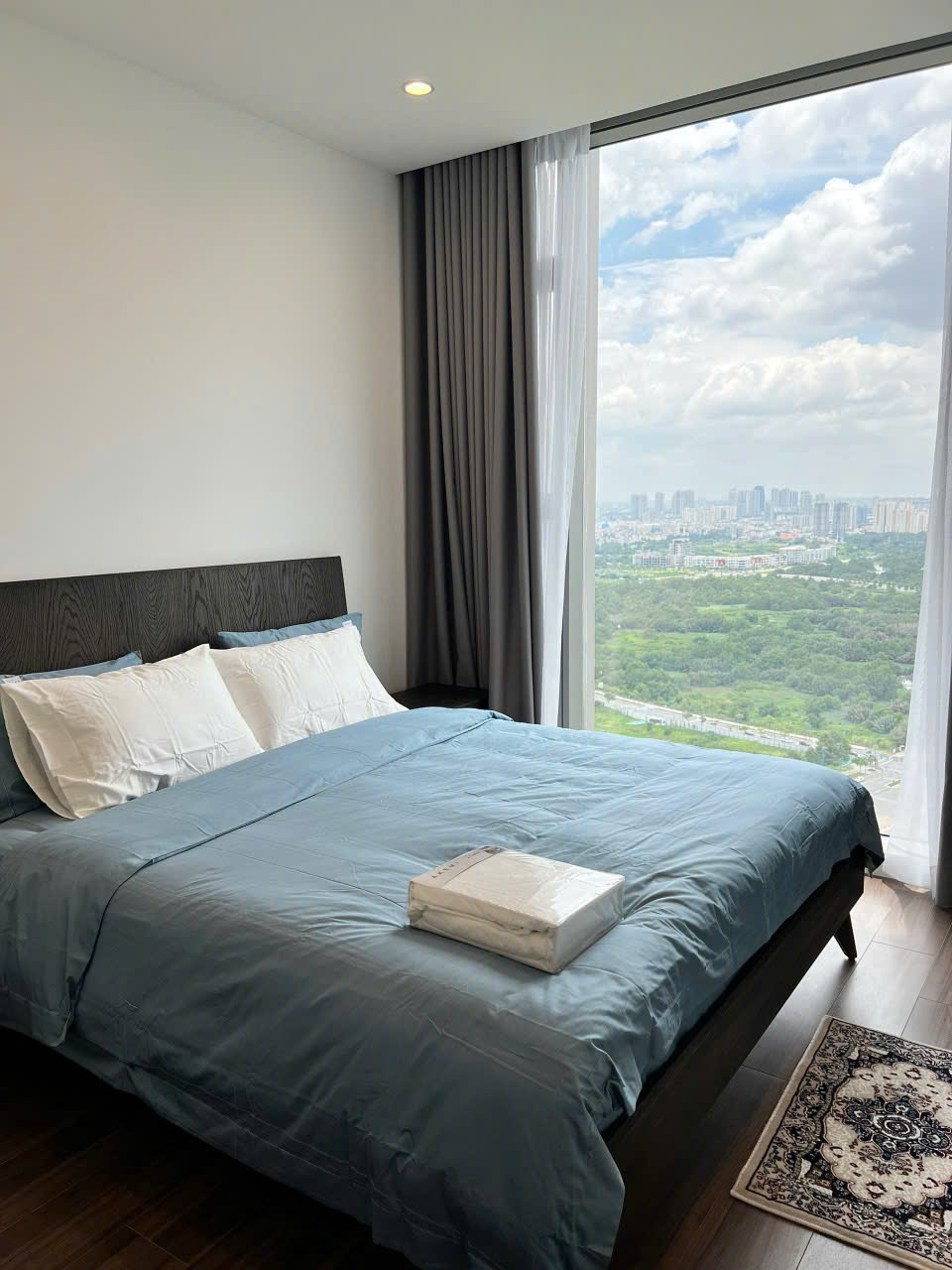 Empire City - 2 Bedroom high floor, fully furnished