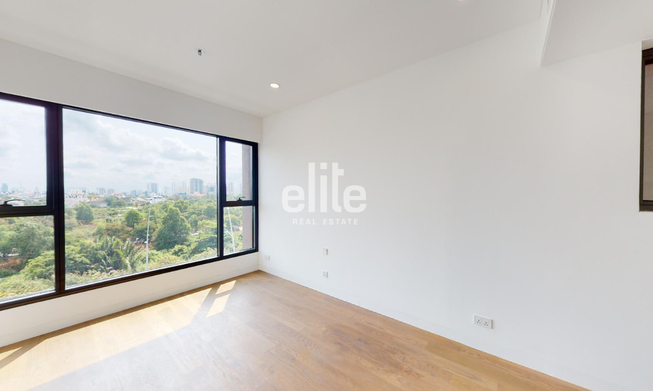 THE RIVER - Basic furniture 4-bedroom apartment for rent with a view embracing the riverside park